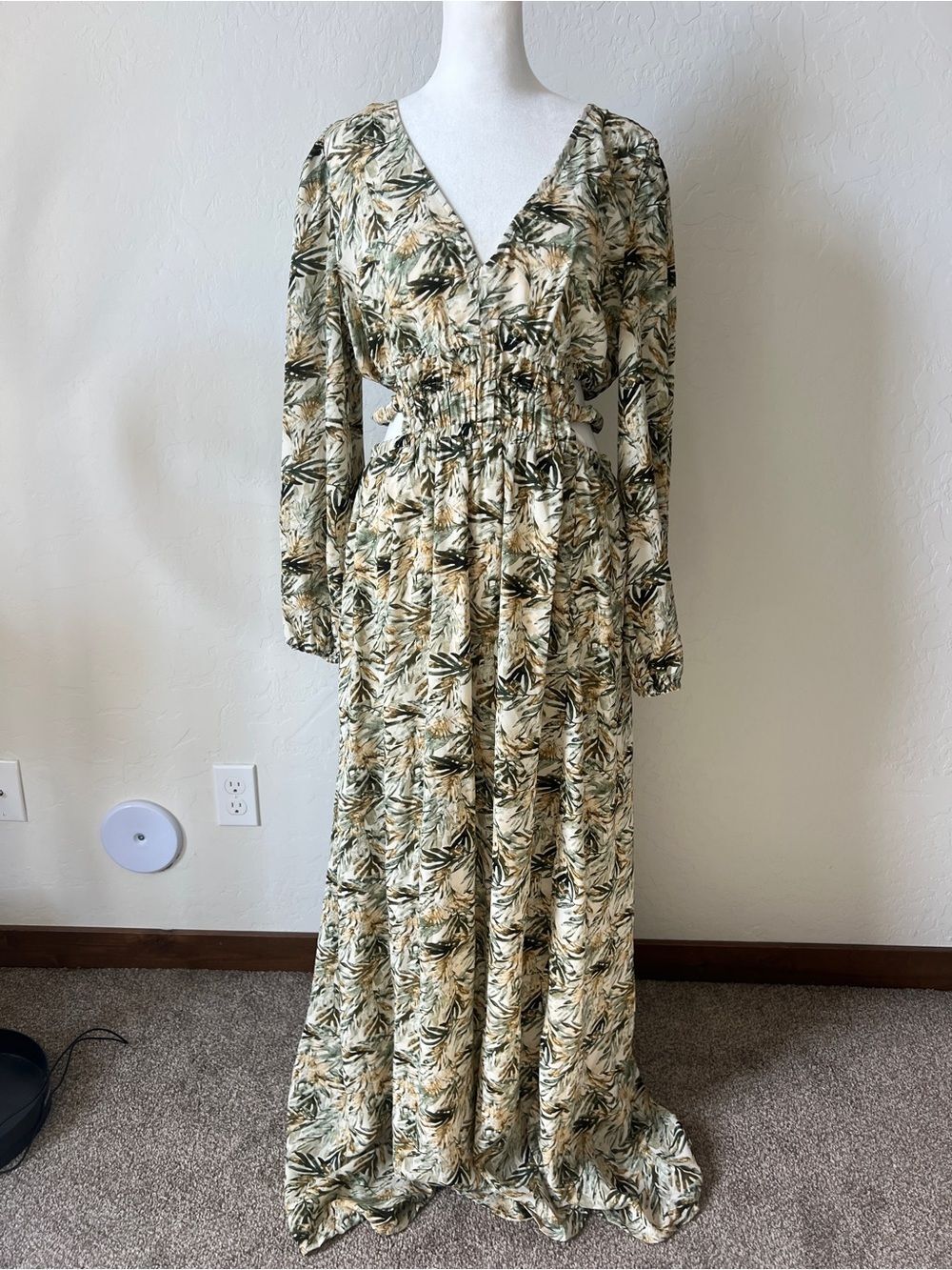 Entro V-Neck Long Sleeve Maxi Dress Cut  Out Leaf Botanical Tropical Print Sz L